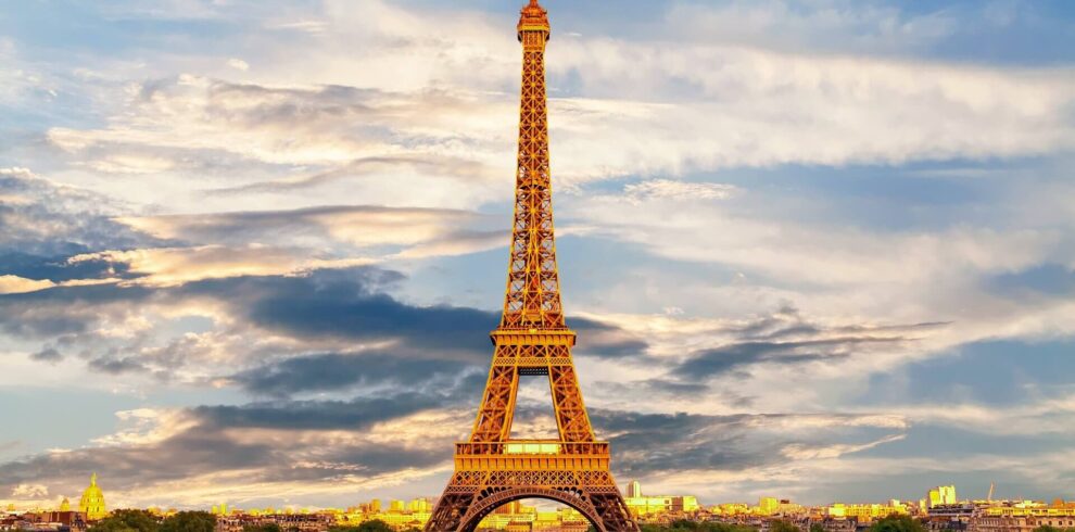 Eiffel Tower 3349075 1920 990x490
